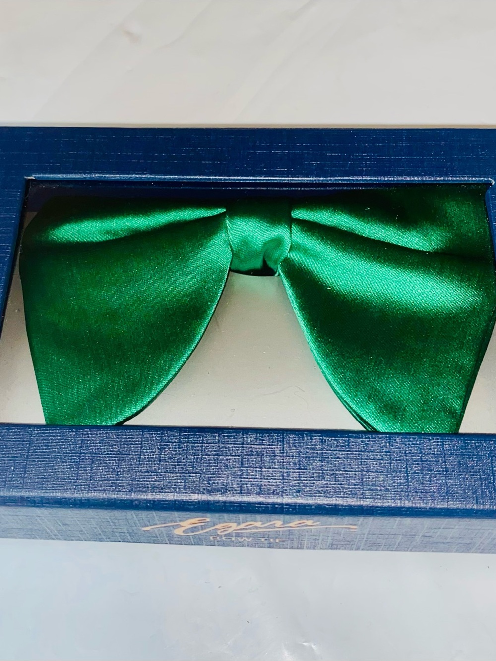 Egara Emerald Green Satin Bow Tie